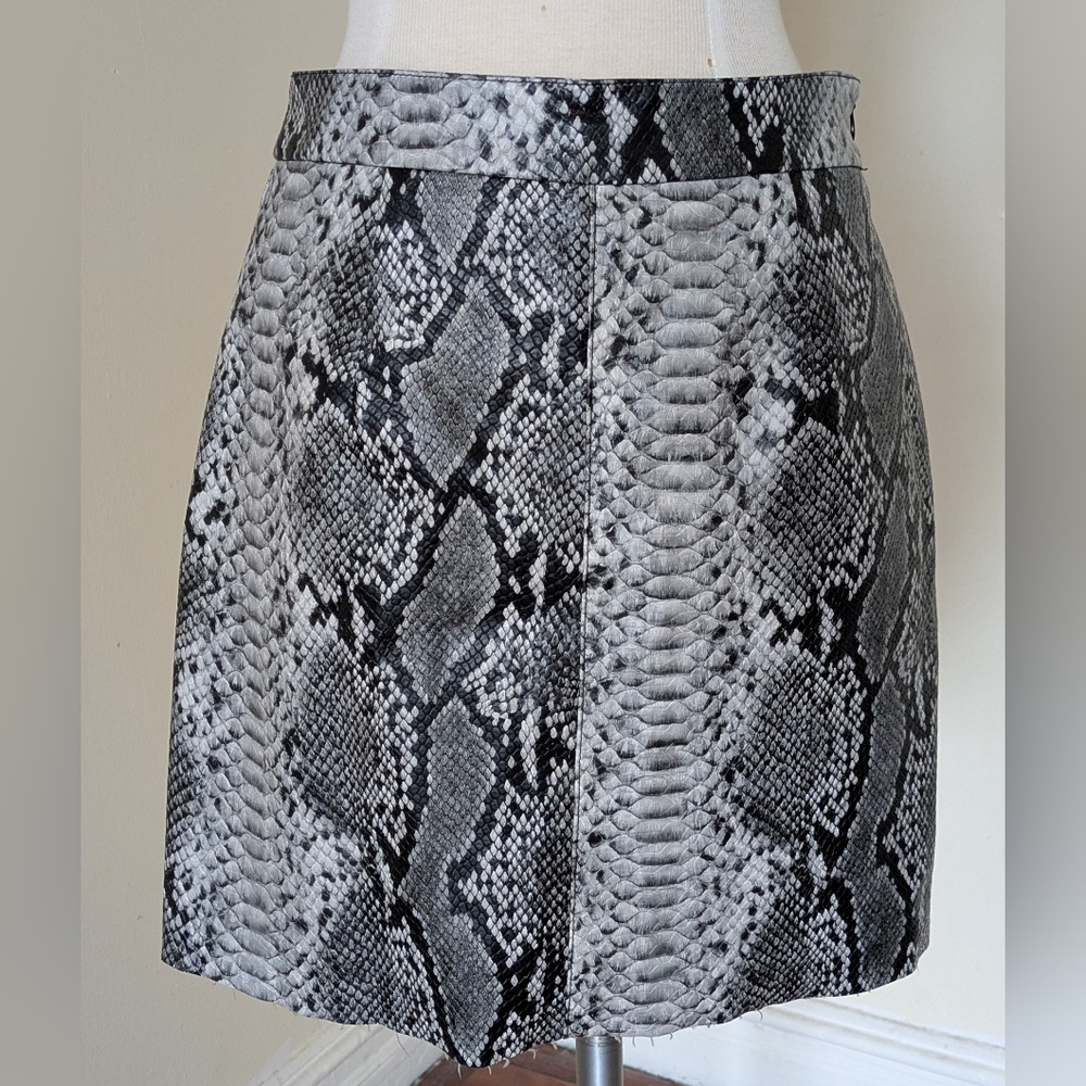 French Connection Black and White animal Pencil Skirt Size 4